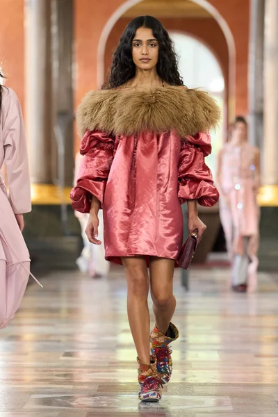 Look 15